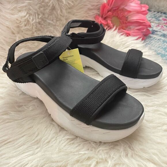 NWT All In Motion Michelle Hiking Sandal Black Size 7 - Picture 1 of 9